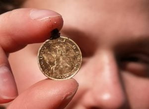 Come pulire al meglio una Medaglia Devozionale (Votiva)