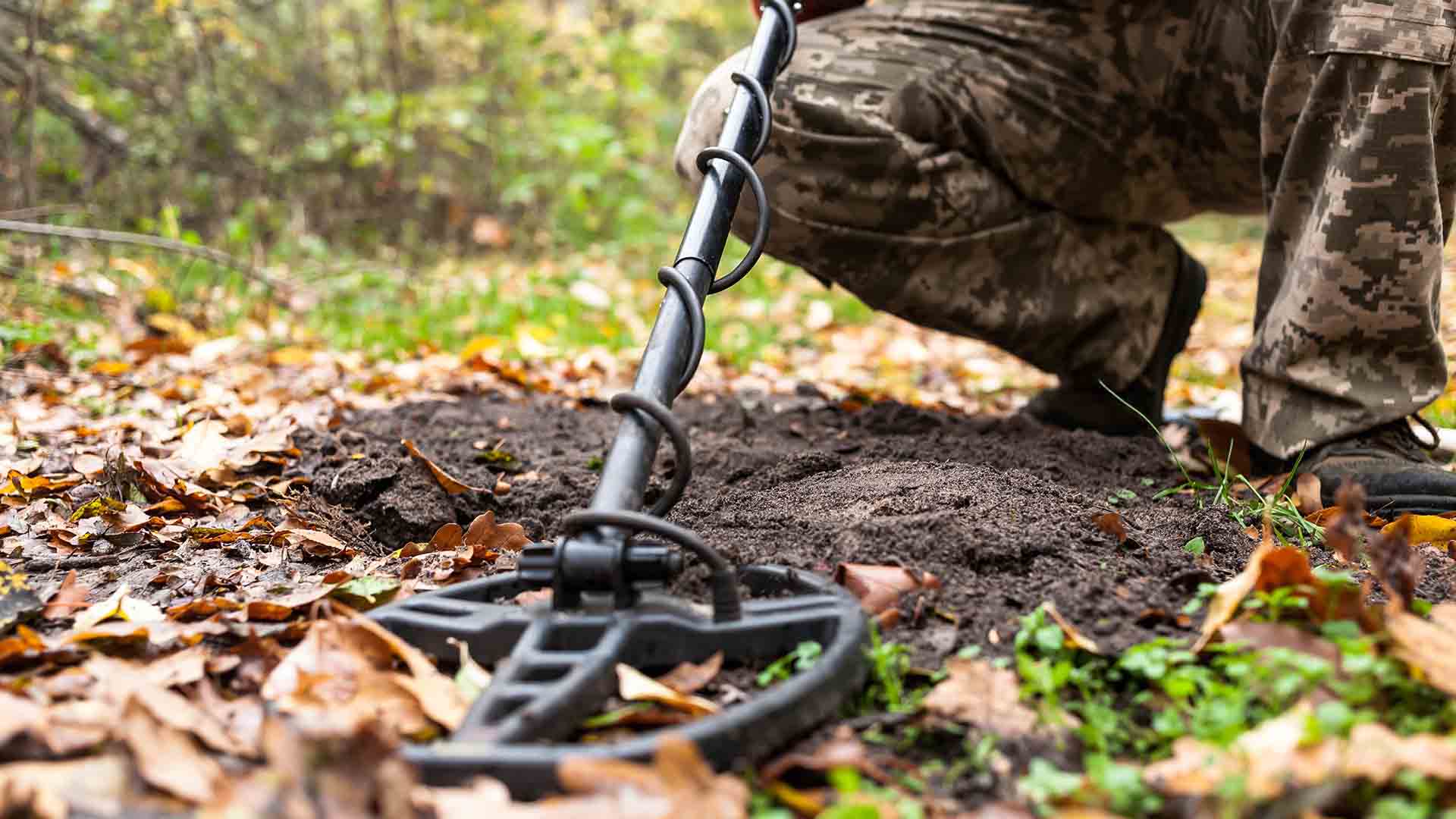 Trova bombe nel bosco col Metal Detector giocattolo