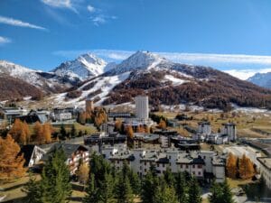 Sestriere celebra i 70 anni del Soccorso Alpino con una fiaccolata
