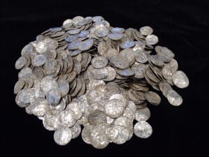 Il tesoro della Chew Valley: 2.854 penny d’argento risalenti a Guglielmo il Conquistatore