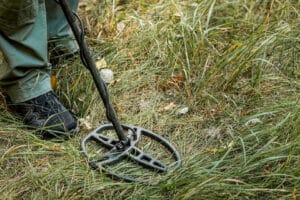 Pesaro: 42enne finisce nei guai dopo aver postato reperti storici trovati con metal detector