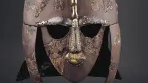 Scoperta con Metal Detector potrebbe riscrivere la storia dell’Elmo di Sutton Hoo