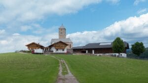 Fare trekking a Bolzano, tra Altopiano del Salto e Malga Langfenn