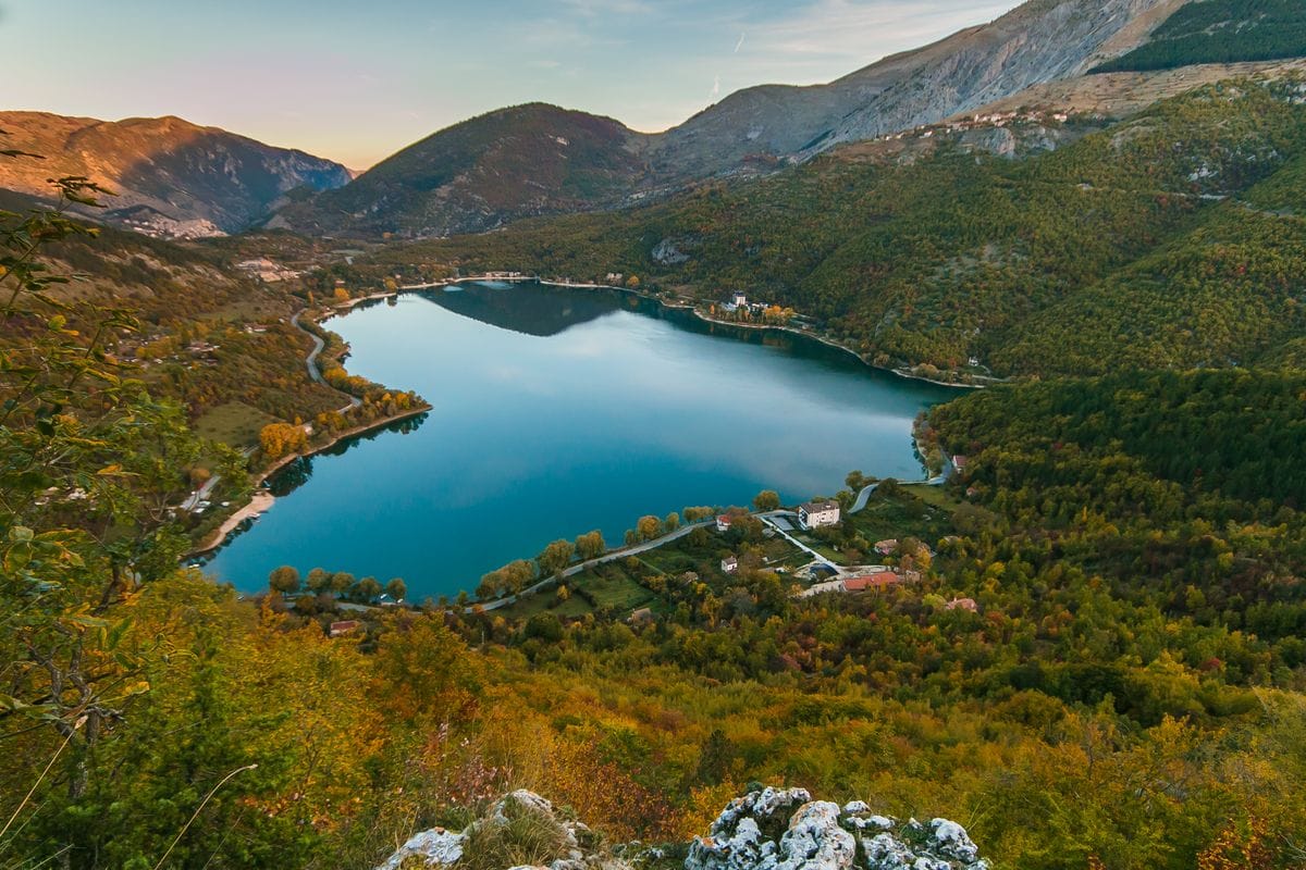 Dove si trova il Lago Vivo: escursioni, natura e soggiorni tra Abruzzo e Parco Nazionale
