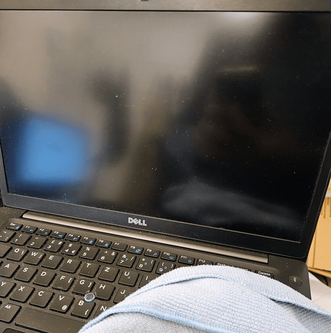 Come mantenere pulito lo schermo LCD del tuo laptop: guida completa alla pulizia e alla manutenzione