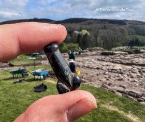 Vindolanda, sensazionale ritrovamento: un amuleto fallico racconta la vita quotidiana dei soldati romani
